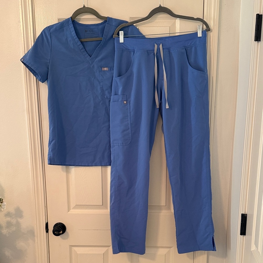 Figs Catarina scrub top Small and Kade cargo scrub pants Medium regular